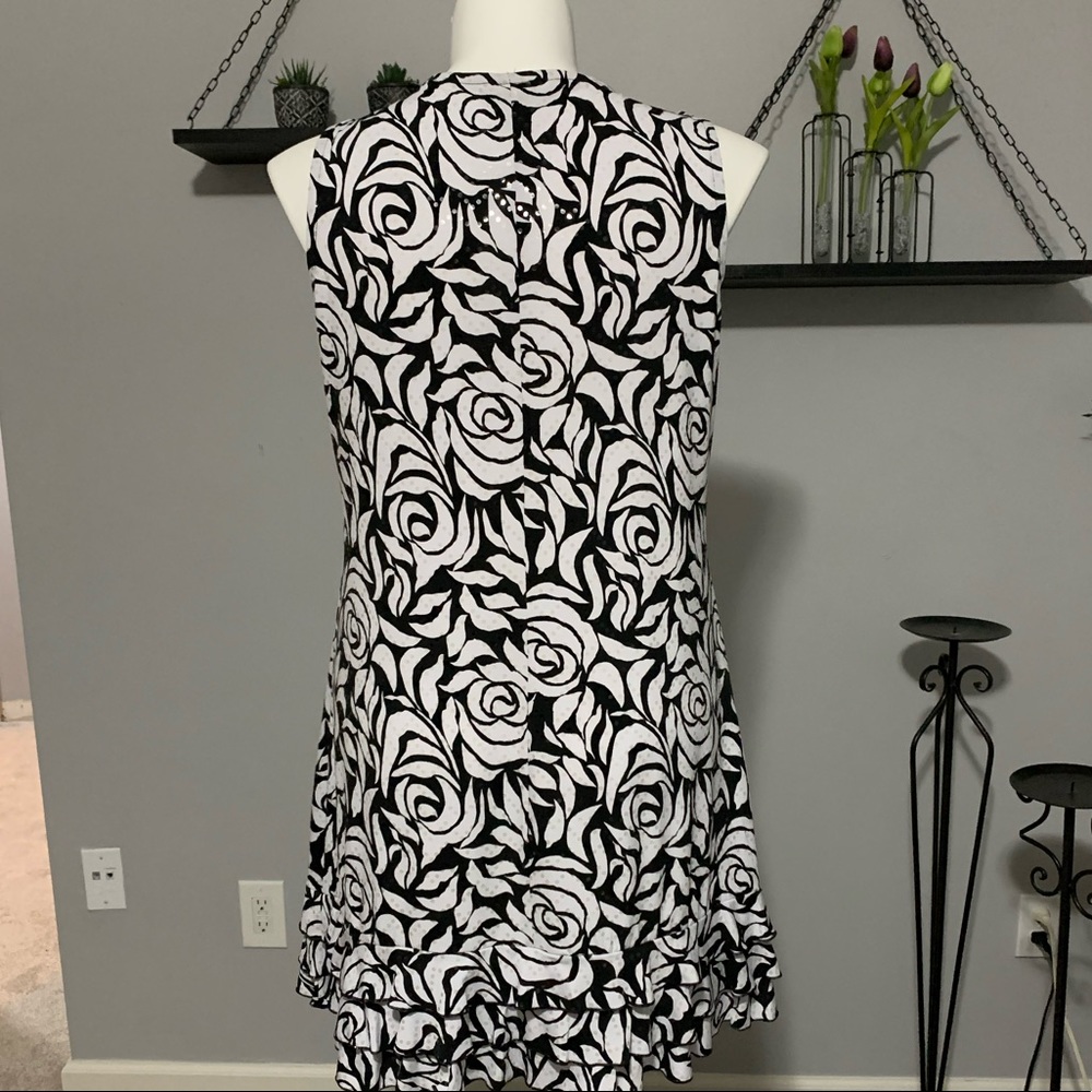 Dress - Picture 4 of 4